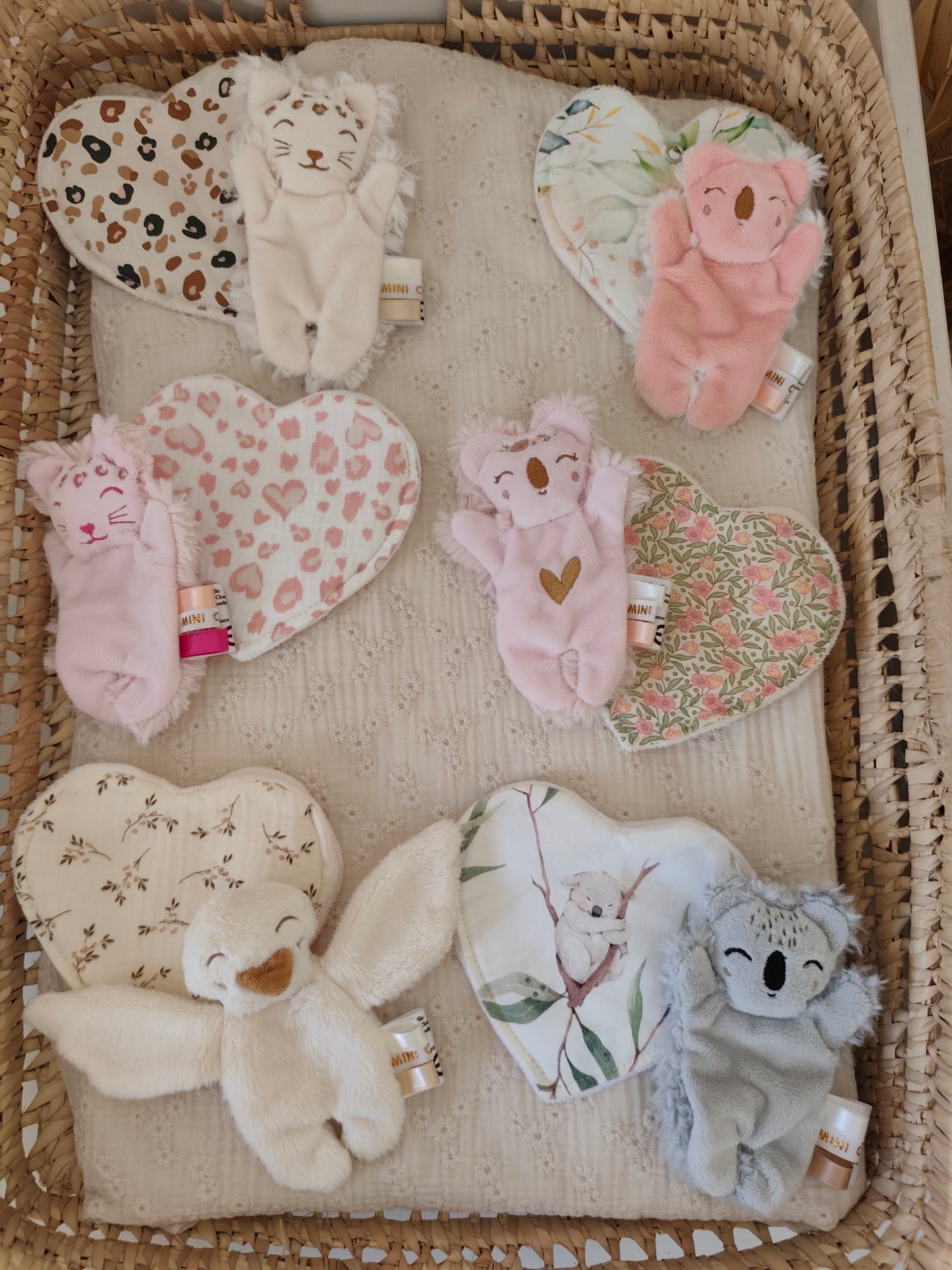 Doudou RECONFORT mini léopard rose