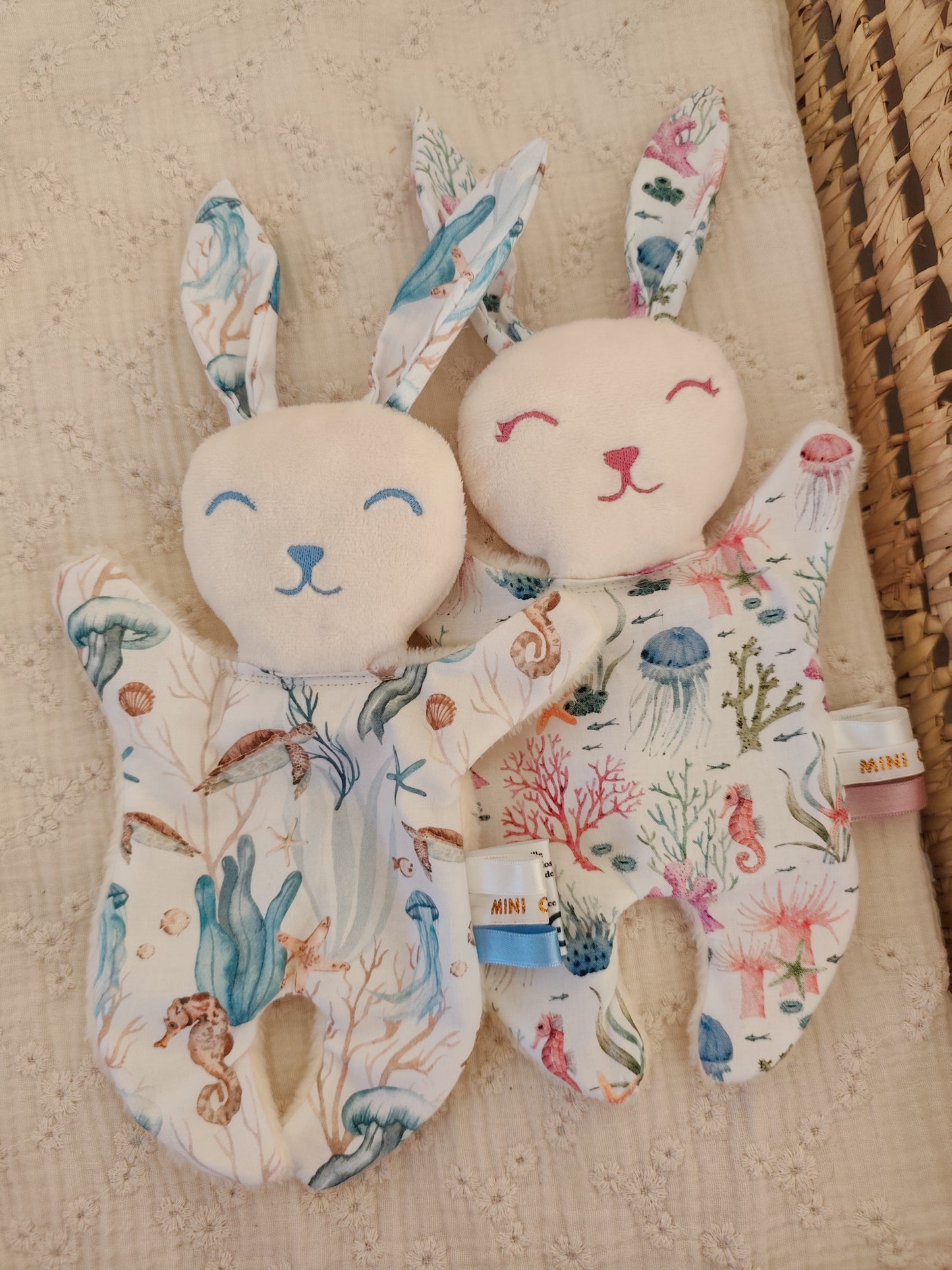 Mini doudou lapin MER