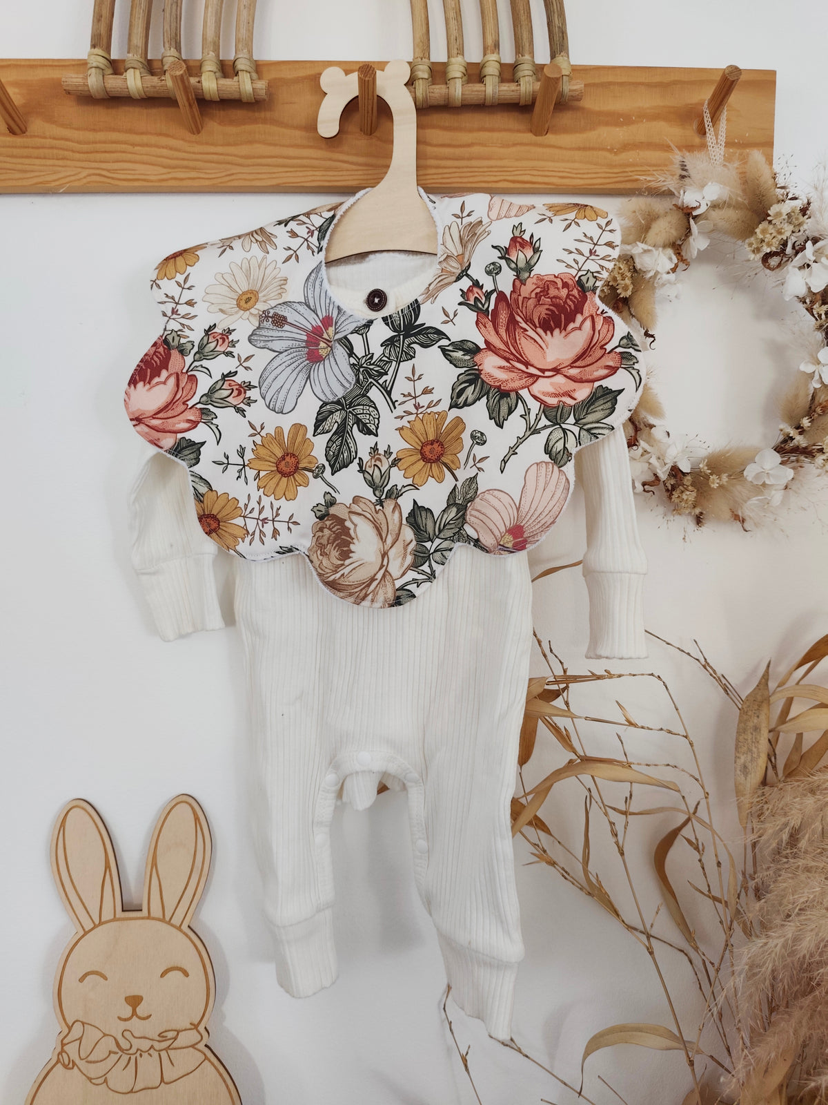 PATRON bavoir fleurs naissance à 6 mois bébé