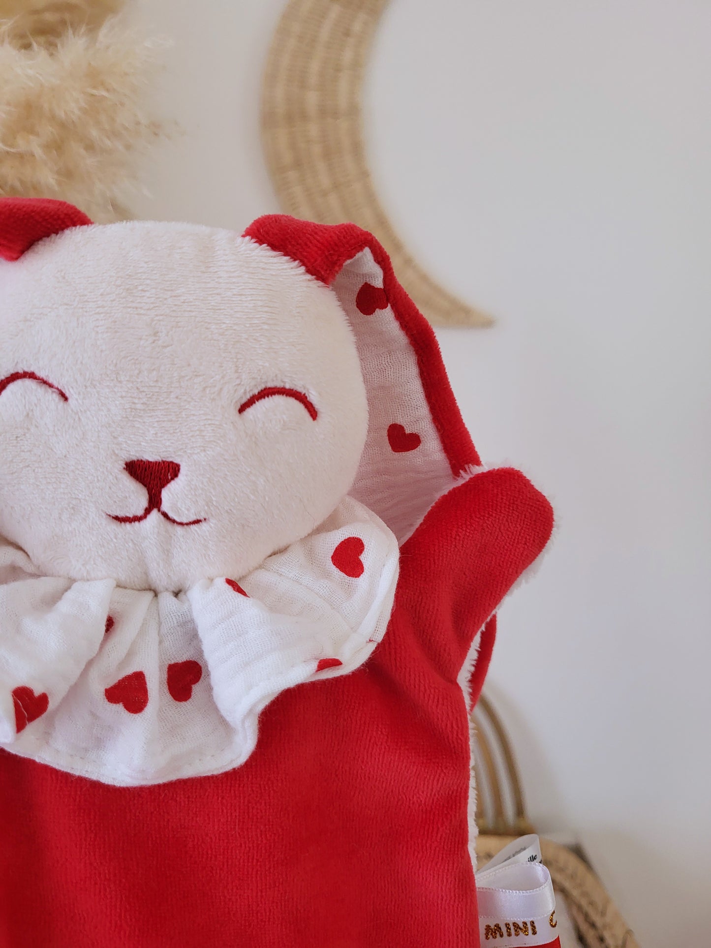 Doudou lapin coeurs rouges