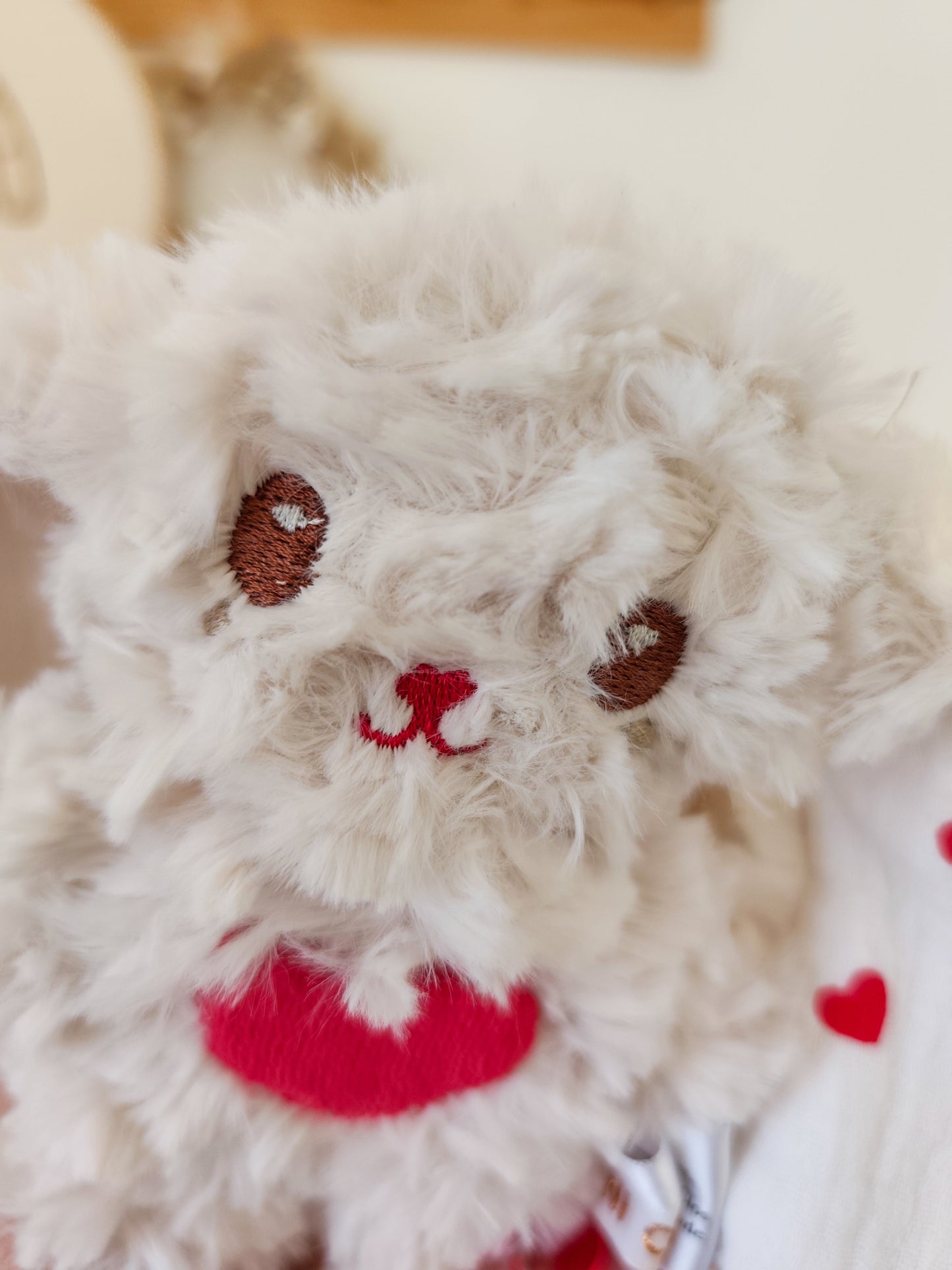 Peluche KAWAII coeurs rouges