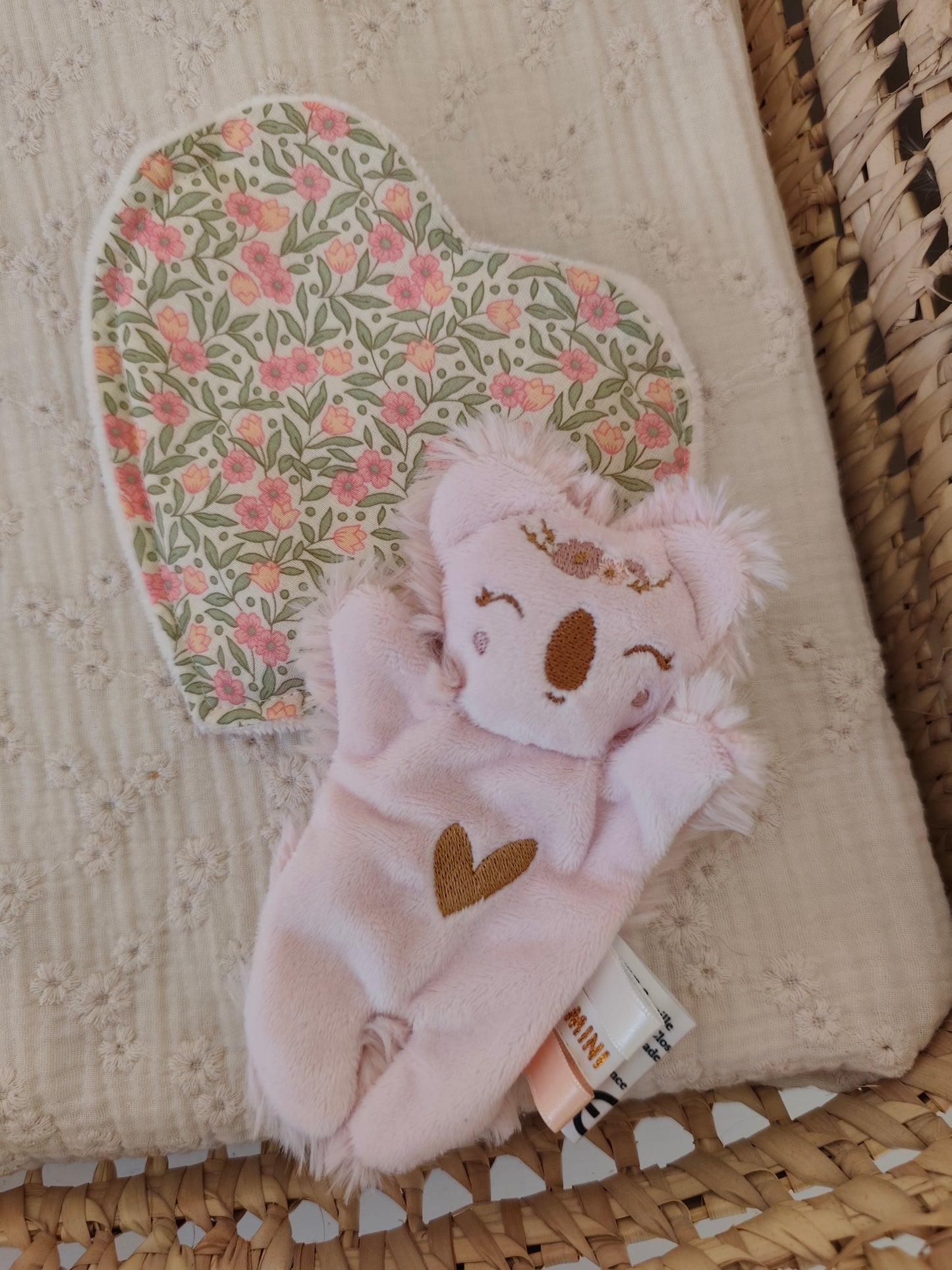Doudou RECONFORT mini koala rose