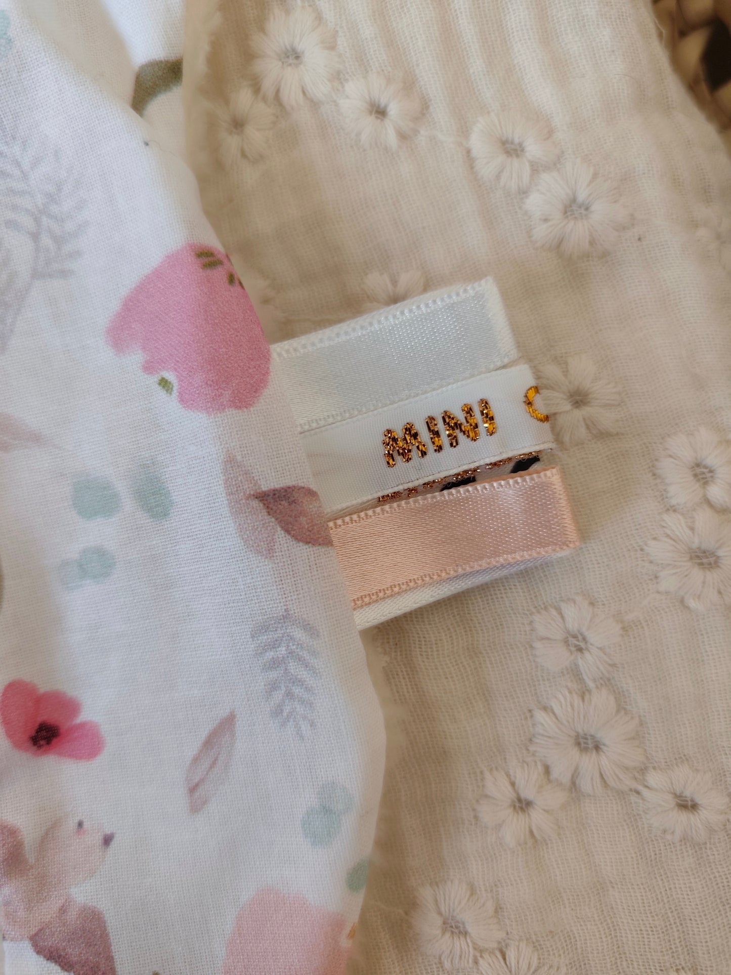 Mini doudou lapin BIRDY rose et vert