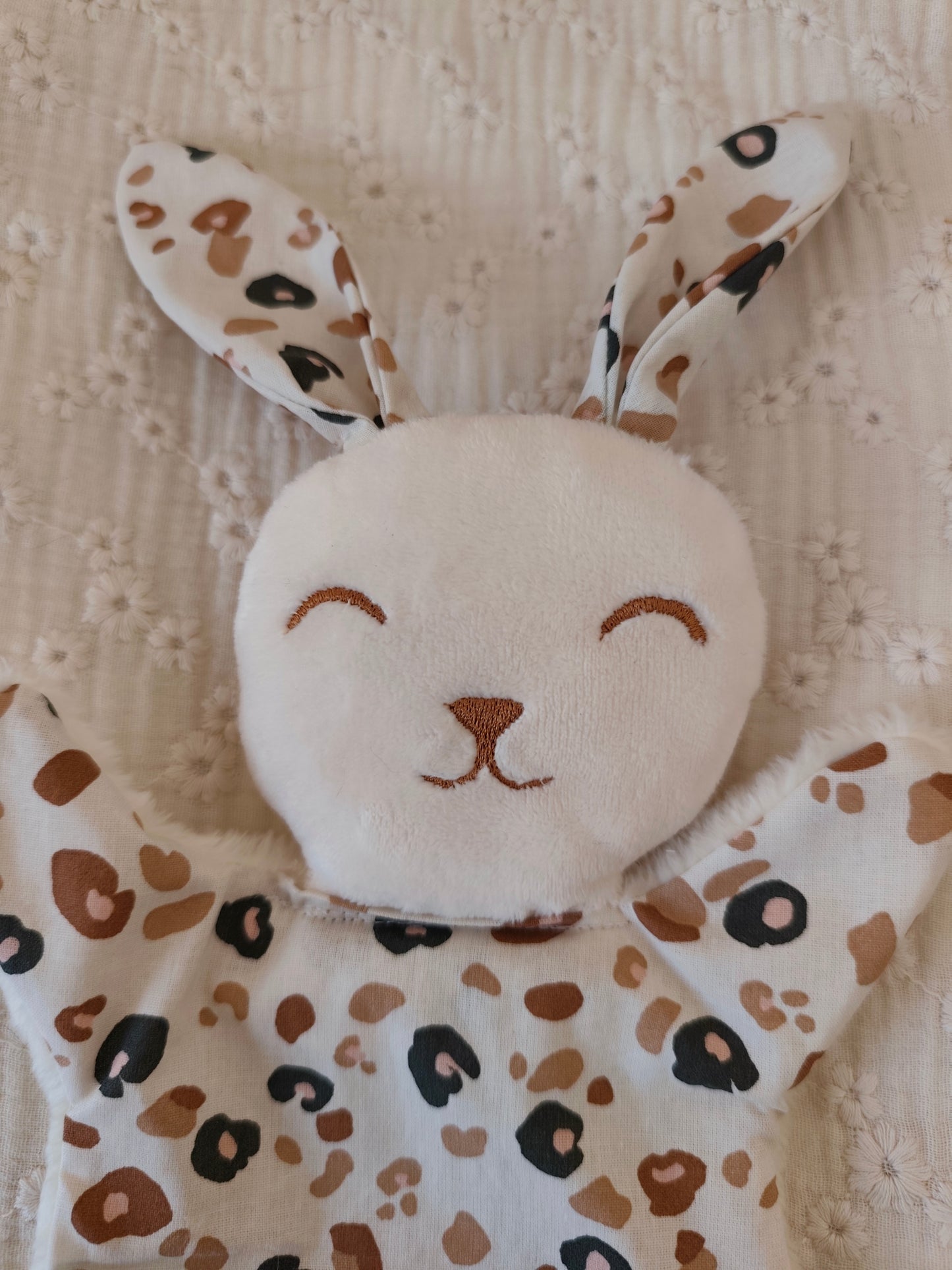 Mini doudou lapin LEOPARD marron