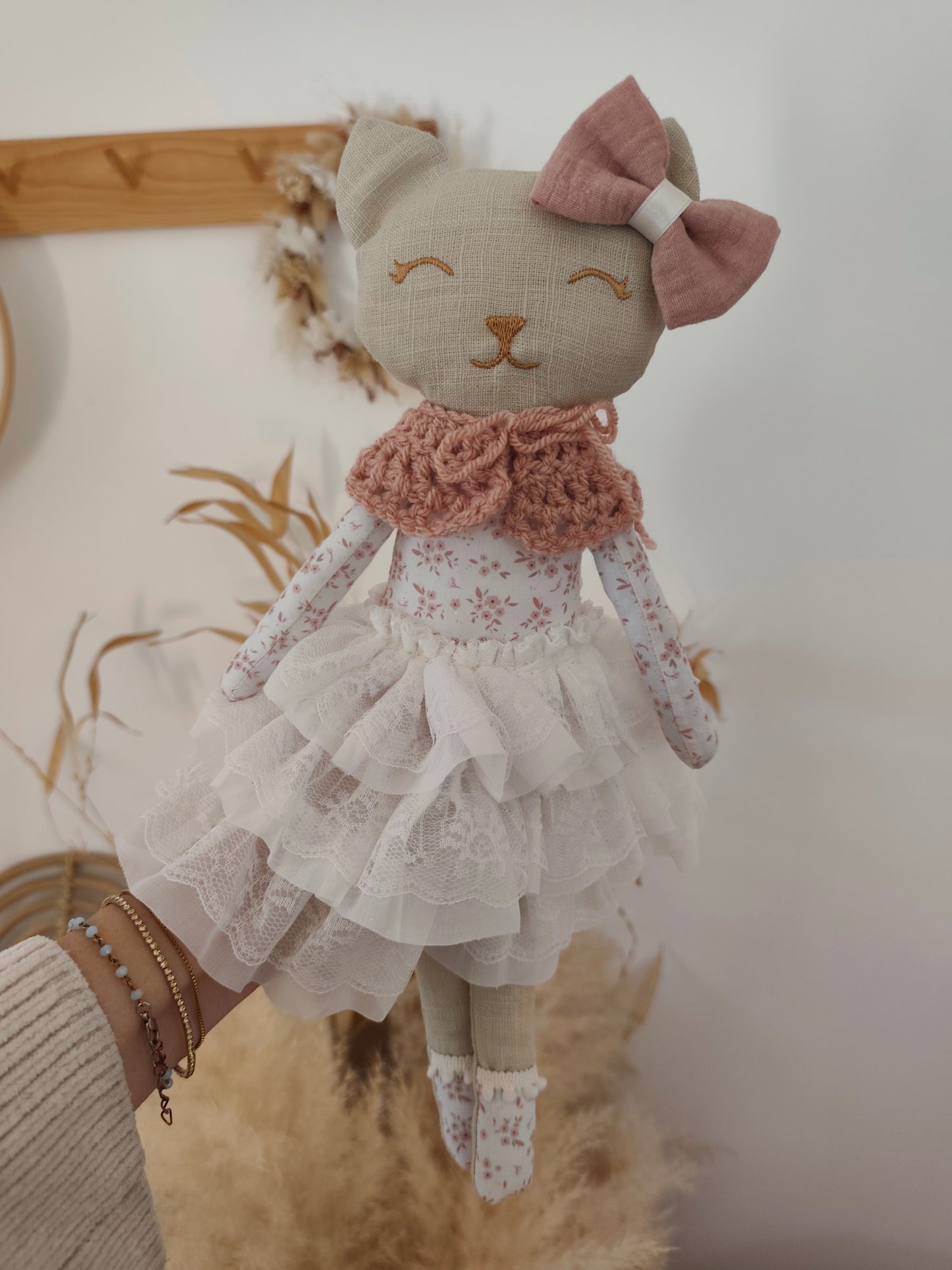 Poupée chat fleuri vieux rose