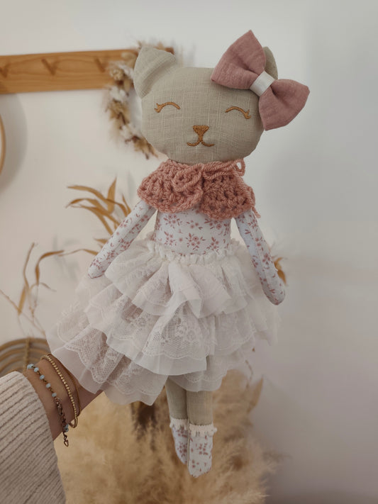 Poupée chat fleuri vieux rose
