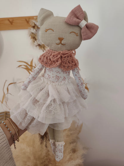 Poupée chat fleuri vieux rose