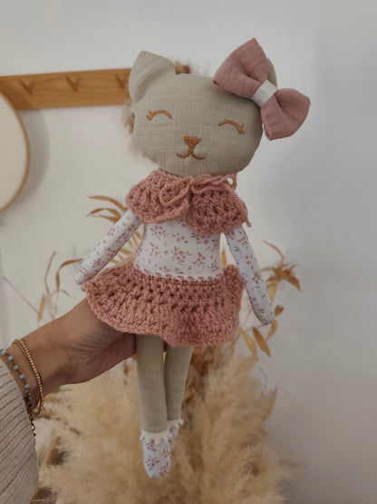 Poupée chat fleuri vieux rose