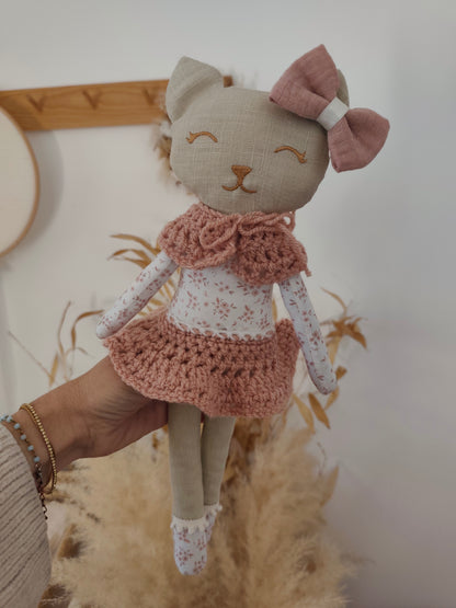 Poupée chat fleuri vieux rose