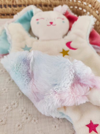 Doudou lapin ARC EN CIEL BRODE rose