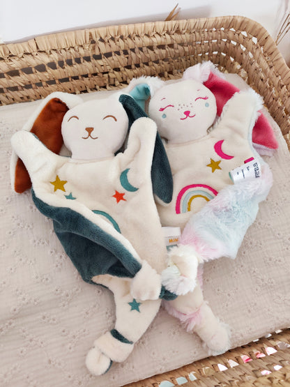 Doudou lapin ARC EN CIEL BRODE vert