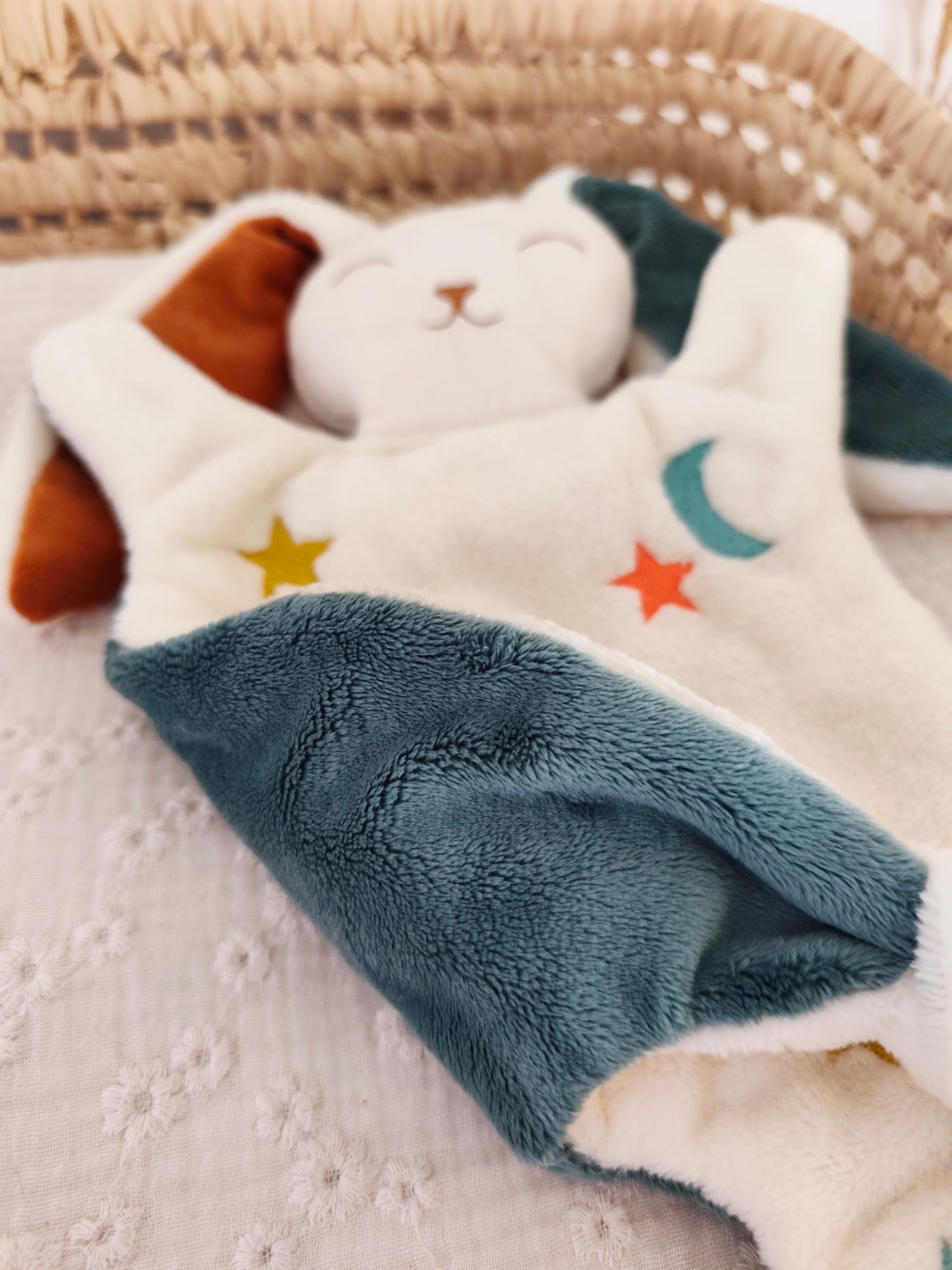 Doudou lapin ARC EN CIEL BRODE vert