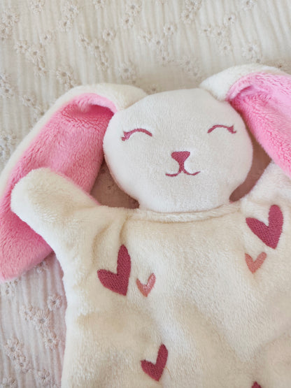 Doudou lapin COEURS BRODES