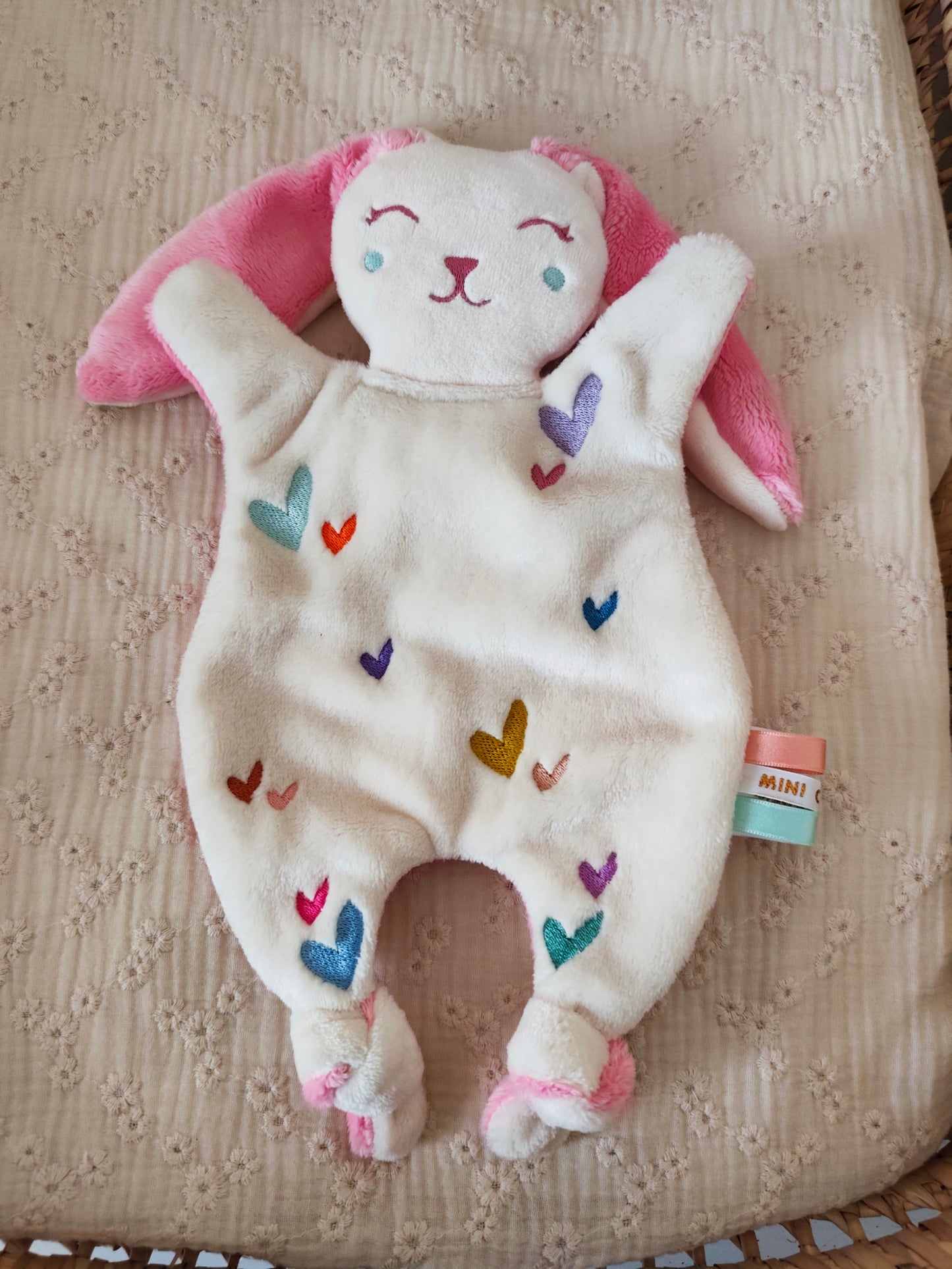 Doudou lapin COEURS BRODES colorful
