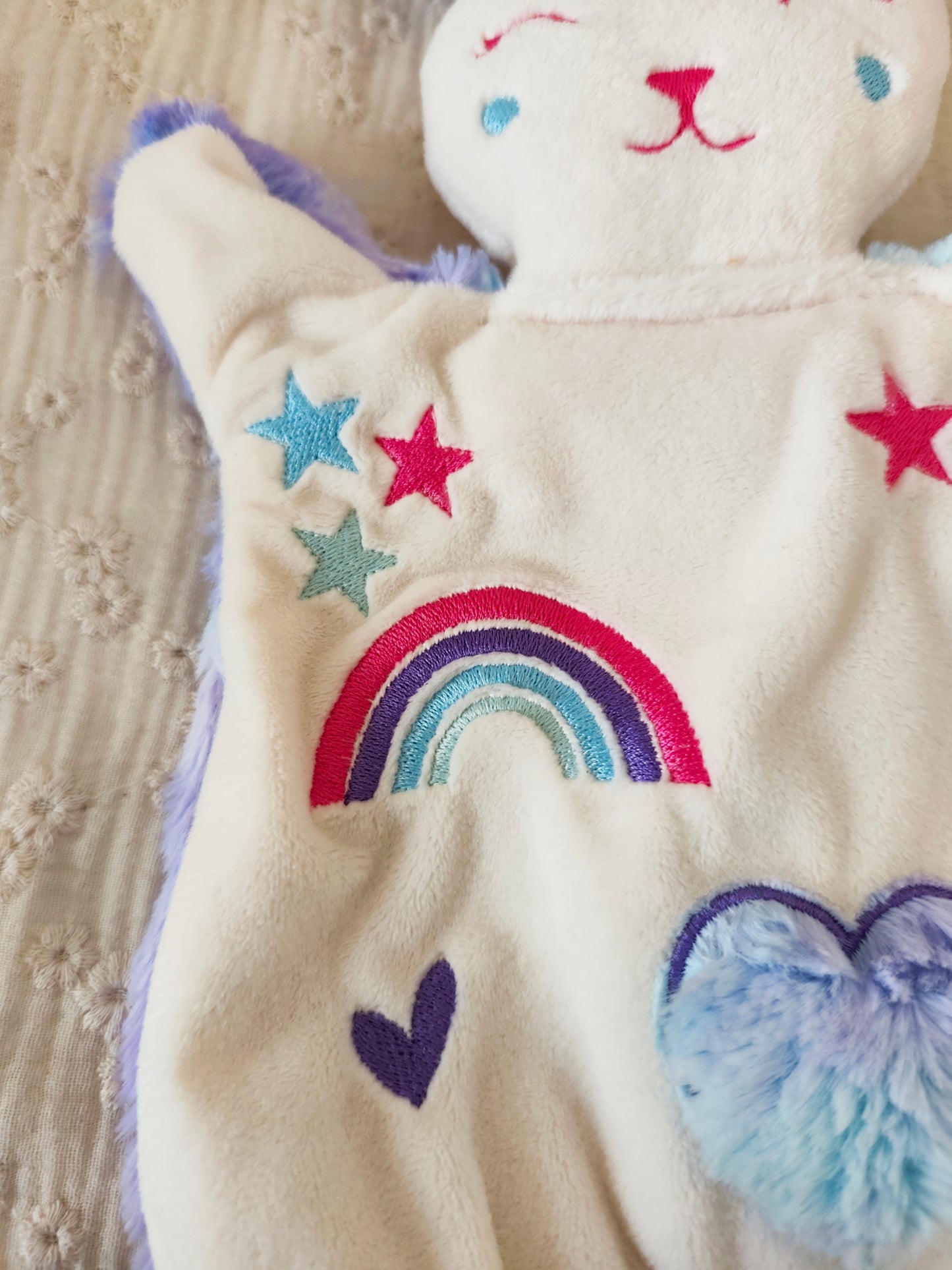Doudou lapin ARC EN CIEL BRODE rose et violet
