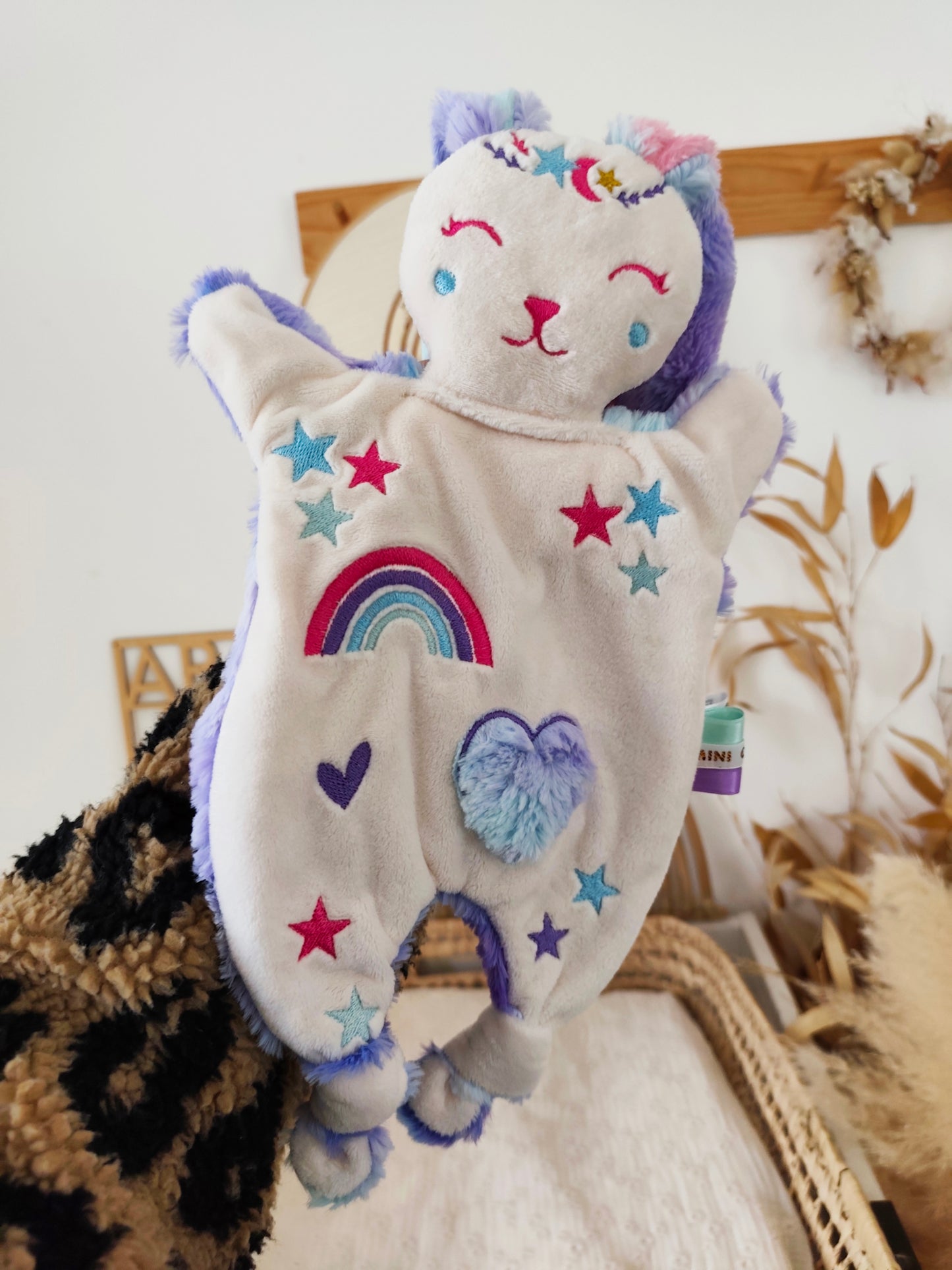 Doudou lapin ARC EN CIEL BRODE rose et violet
