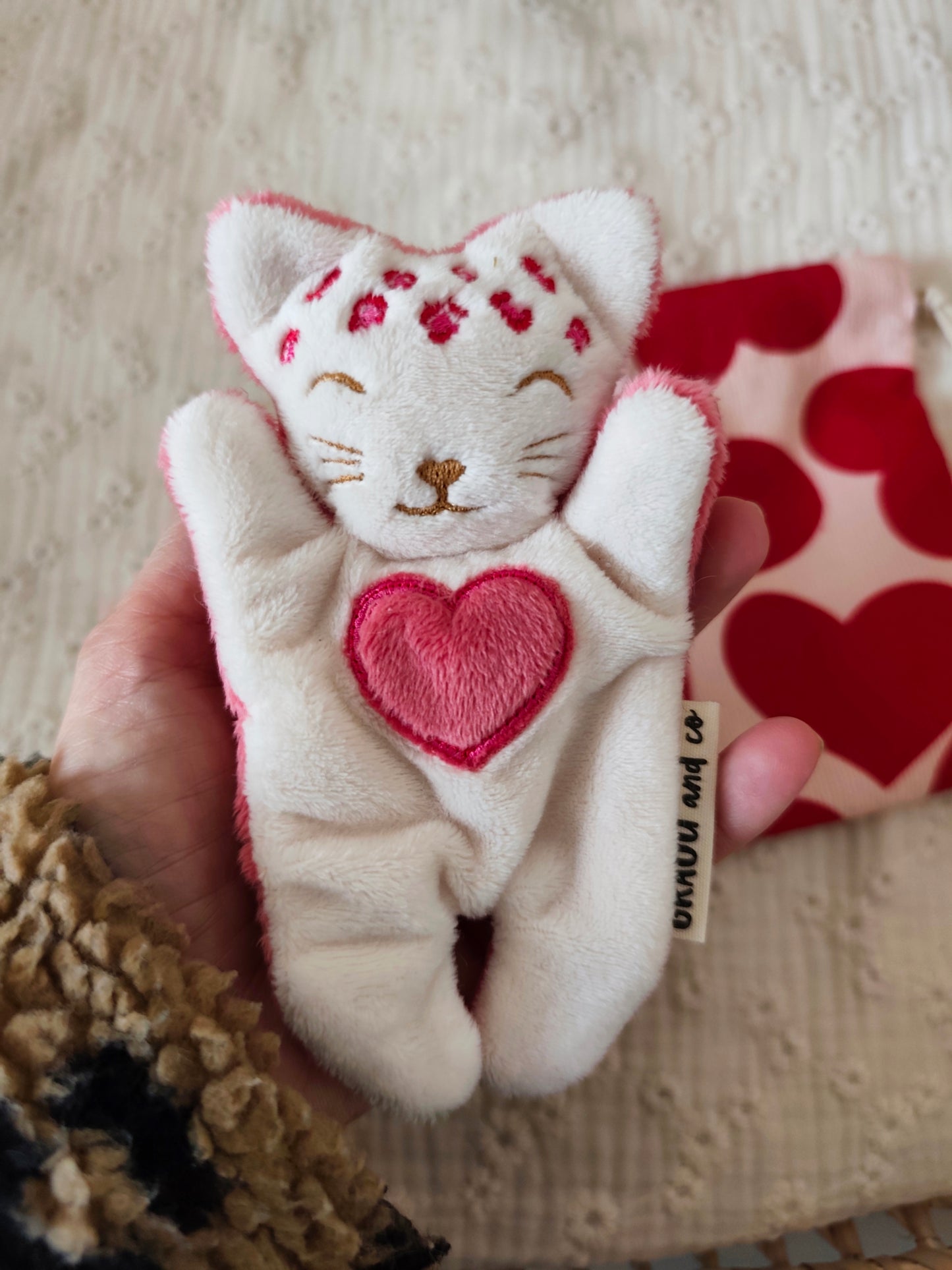 Doudou RECONFORT mini léopard coeur rose