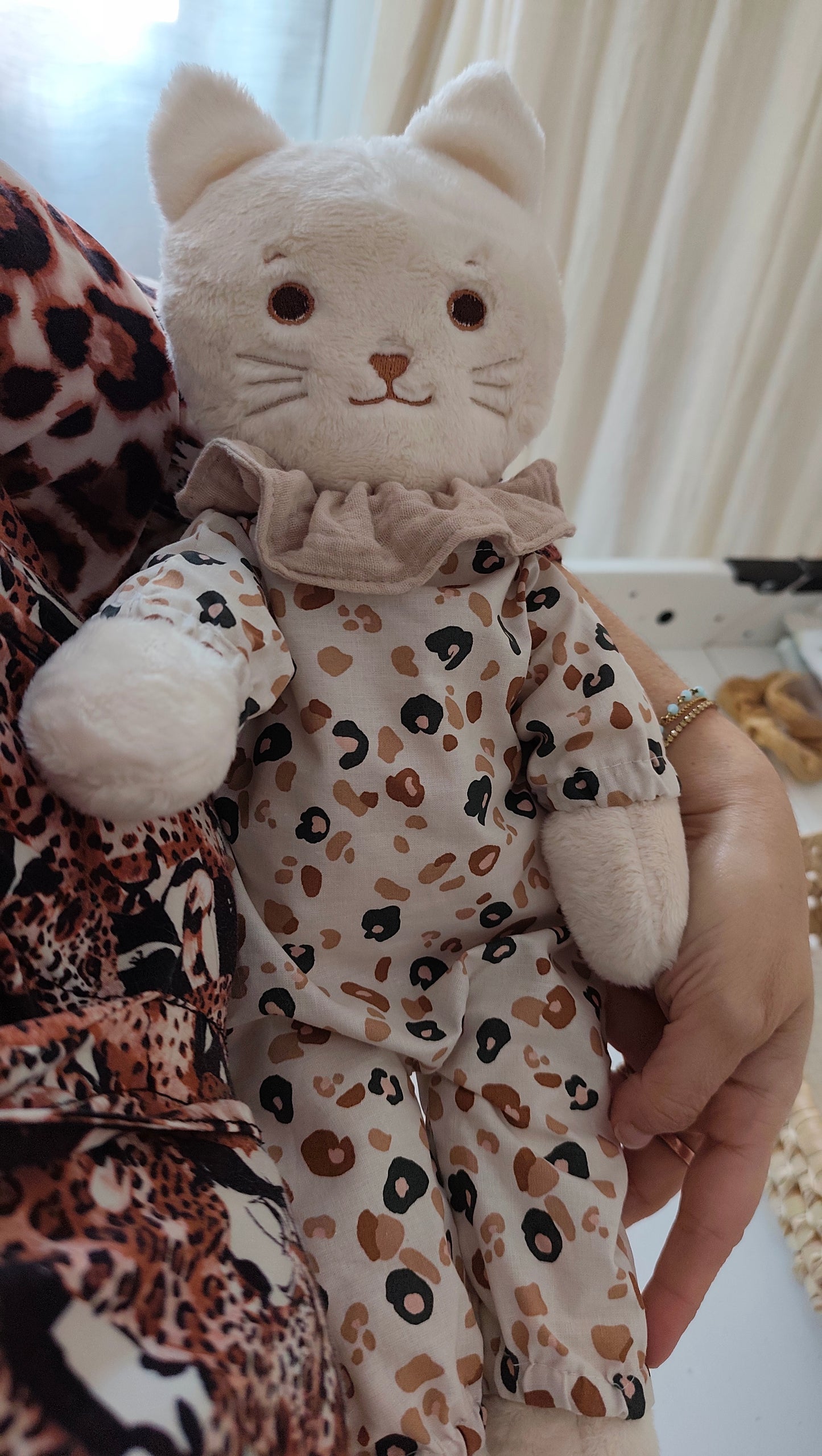Tenue COMBINAISON léopard +collerette pour poupée peluche 45 cm