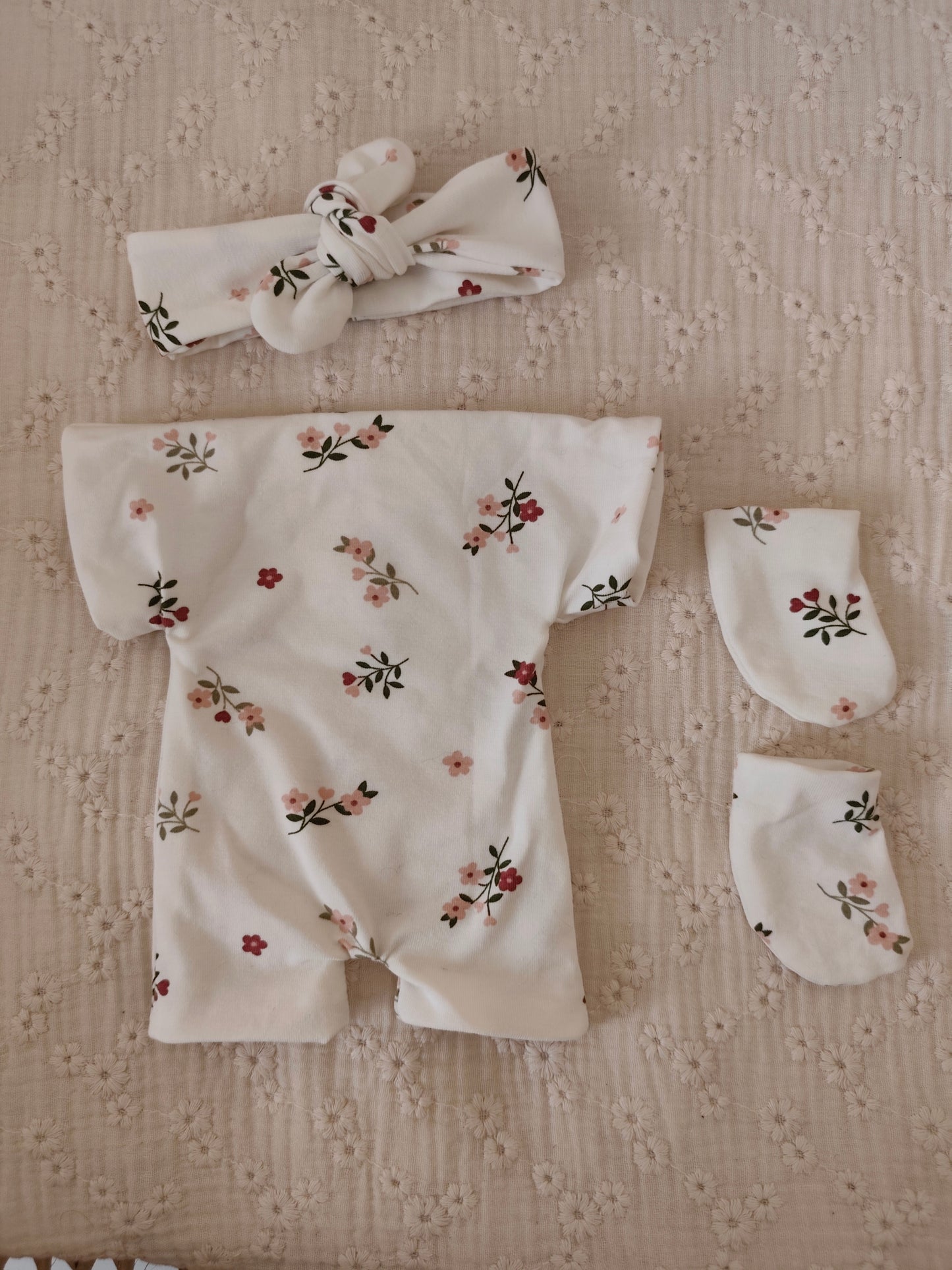 Tenue COMBINAISON fleurie pour poupée peluche 45 cm