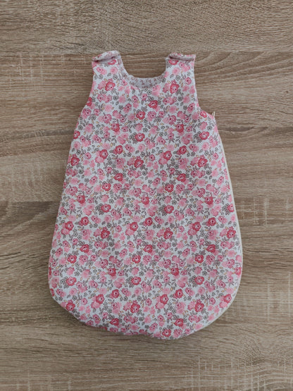 Gigoteuse fleurie rose pour poupée peluche 45 cm