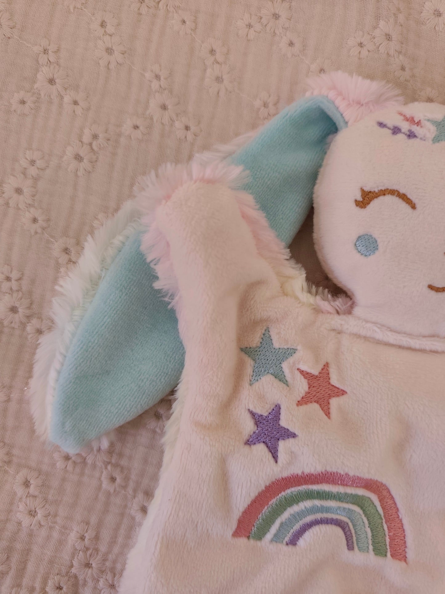 Doudou lapin ARC EN CIEL BRODE pastel