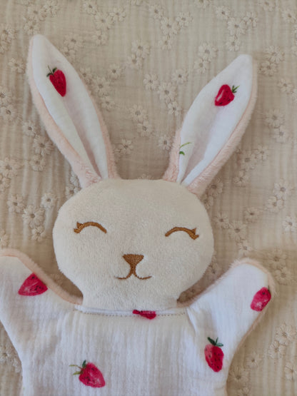 Mini doudou lapin FRAISES