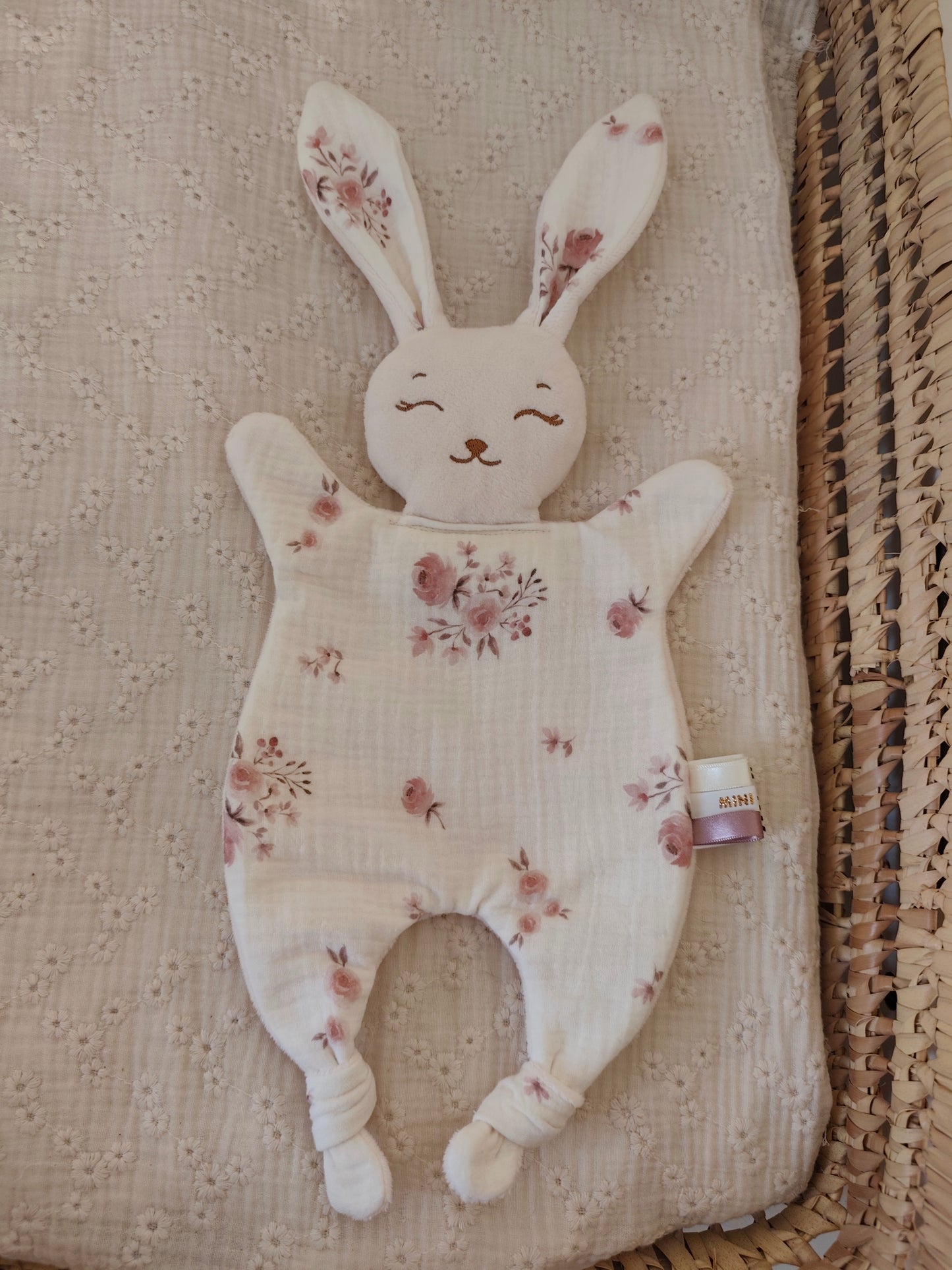 Grand doudou lapin FLEURI vieux rose