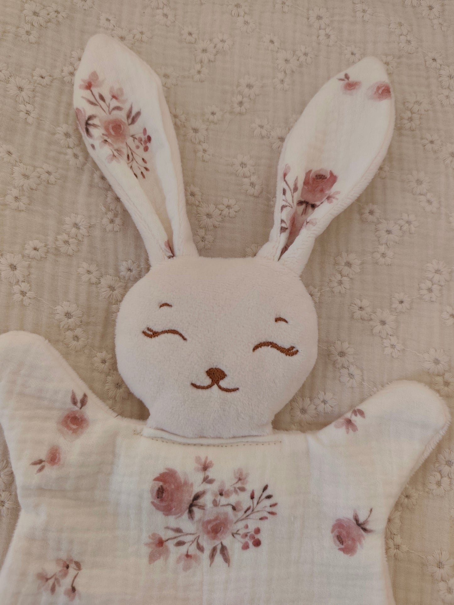 Grand doudou lapin FLEURI vieux rose