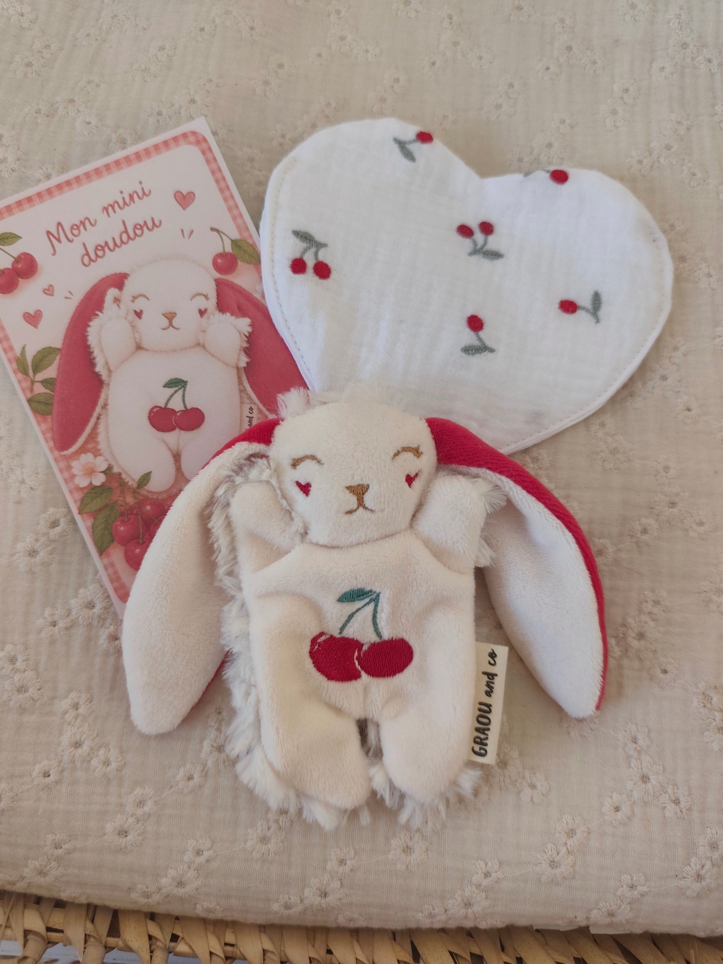 Doudou RECONFORT lapin CERISE