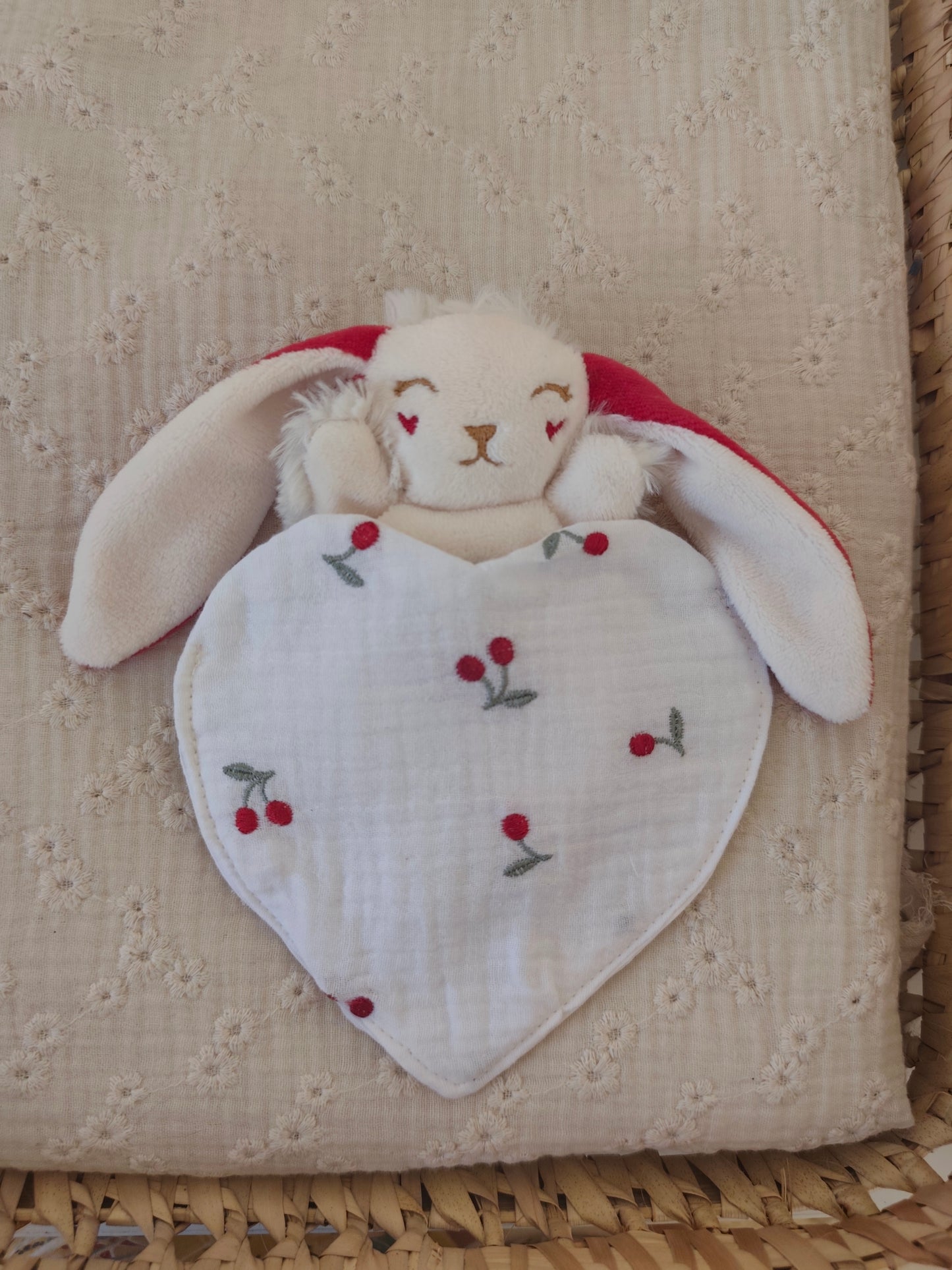 Doudou RECONFORT lapin CERISE