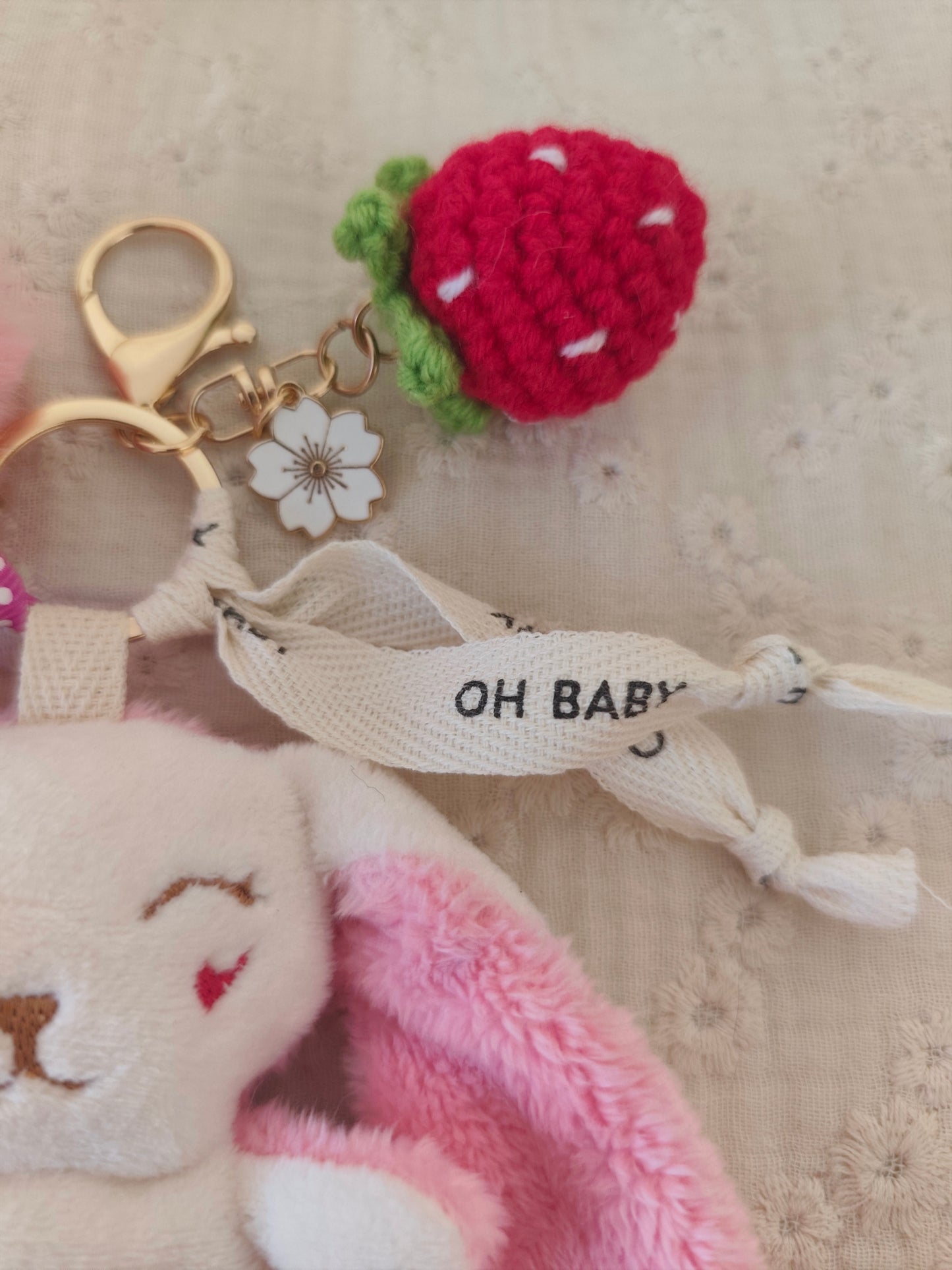 GRI-GRI porte clé lapin FRAISE