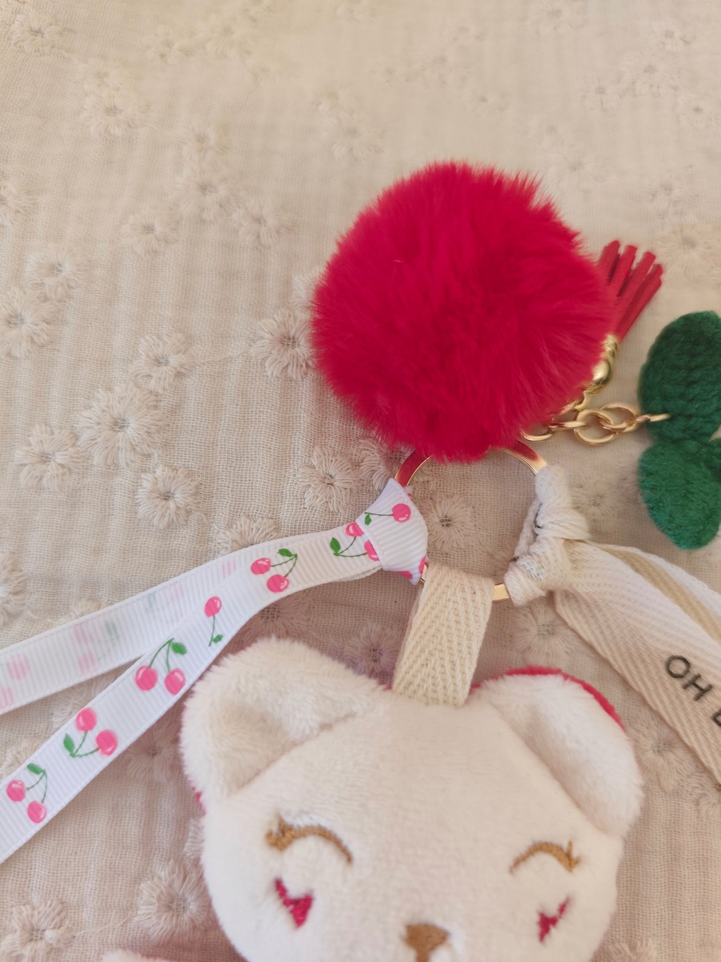 GRI-GRI porte clé ours CERISE