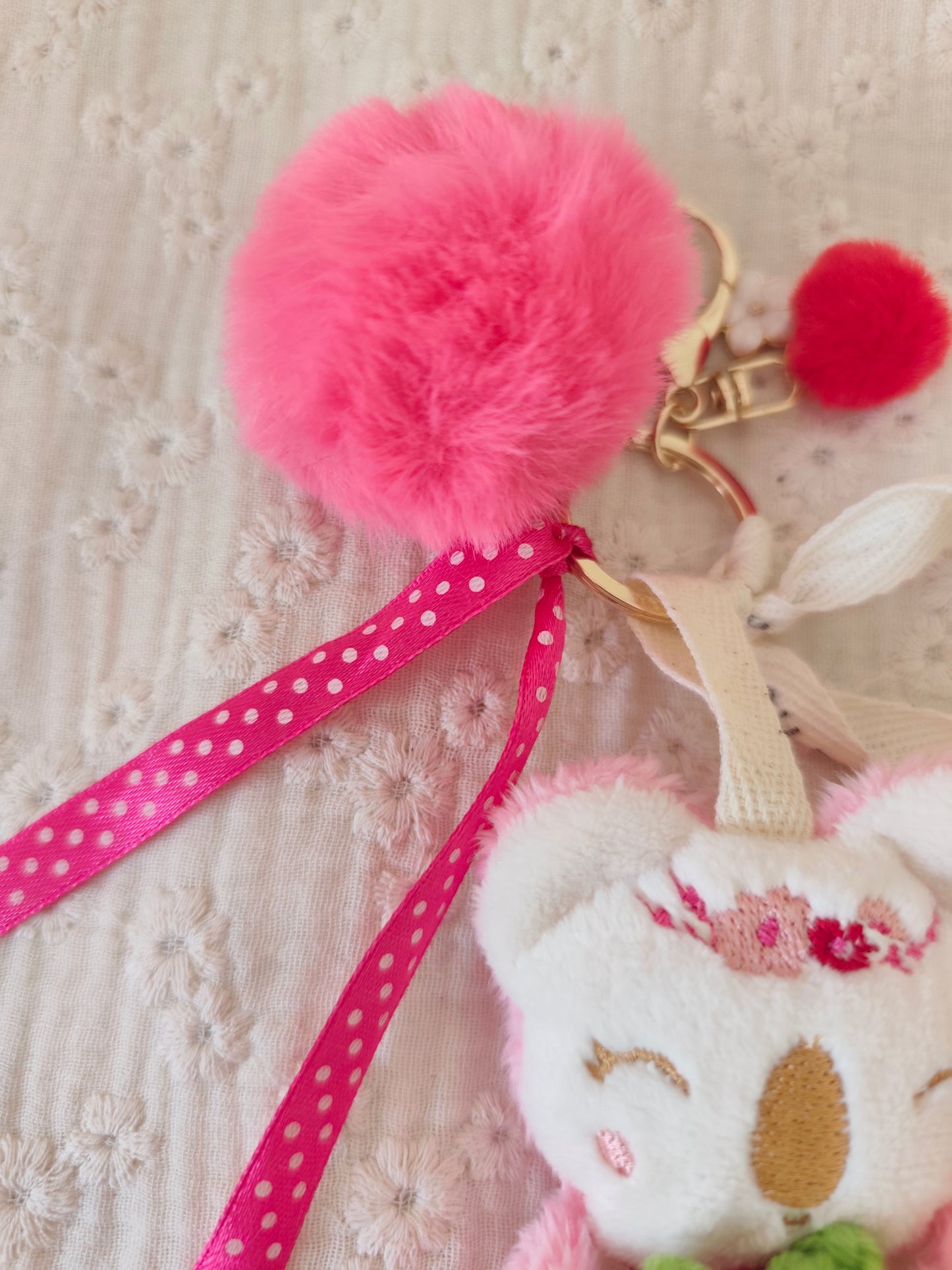 GRI-GRI porte clé koala FRAISE dans les bras