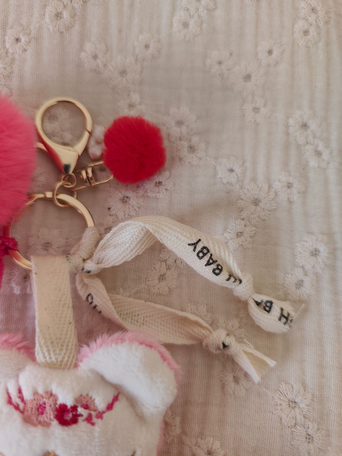 GRI-GRI porte clé koala FRAISE dans les bras