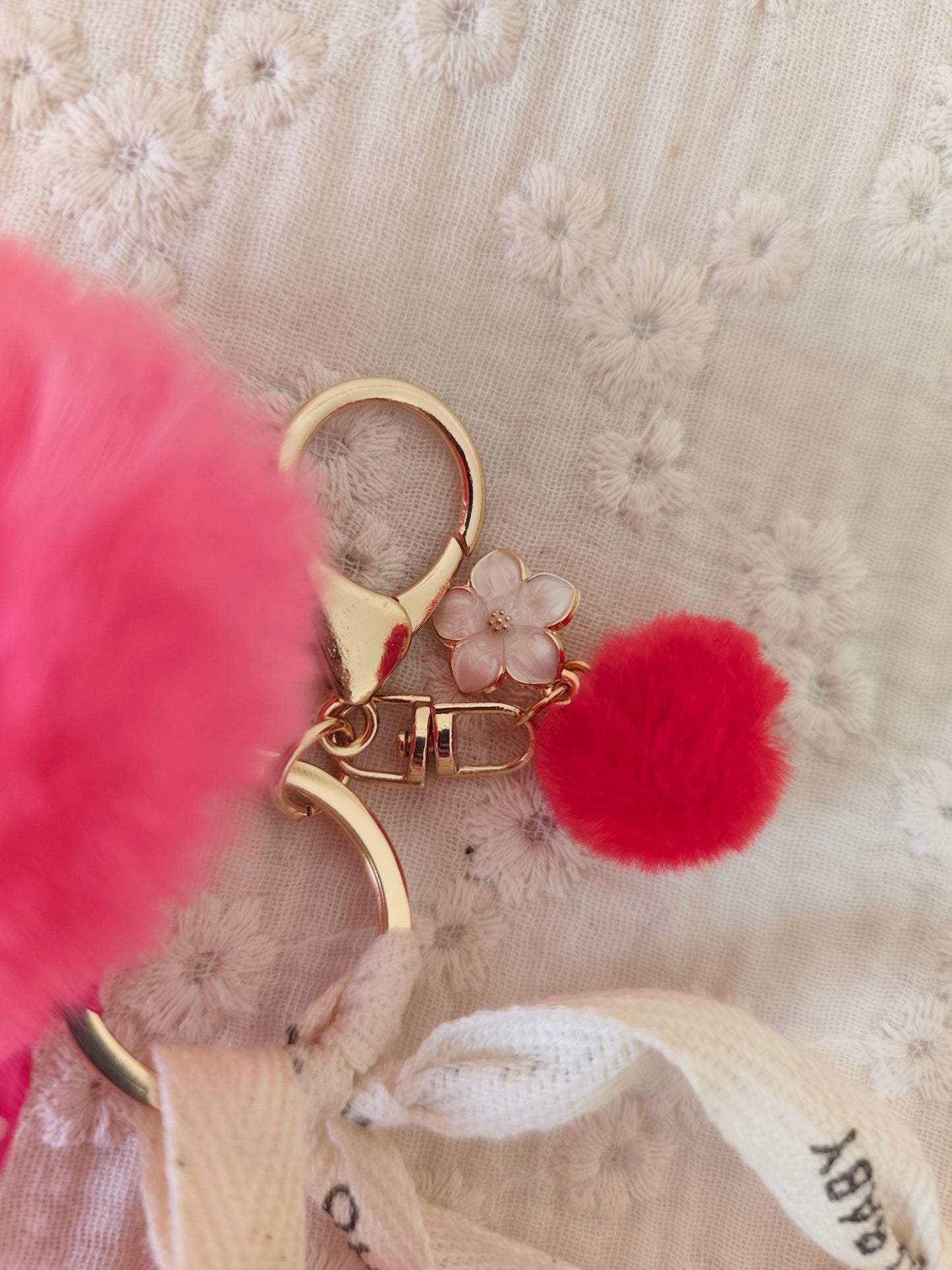 GRI-GRI porte clé koala FRAISE dans les bras