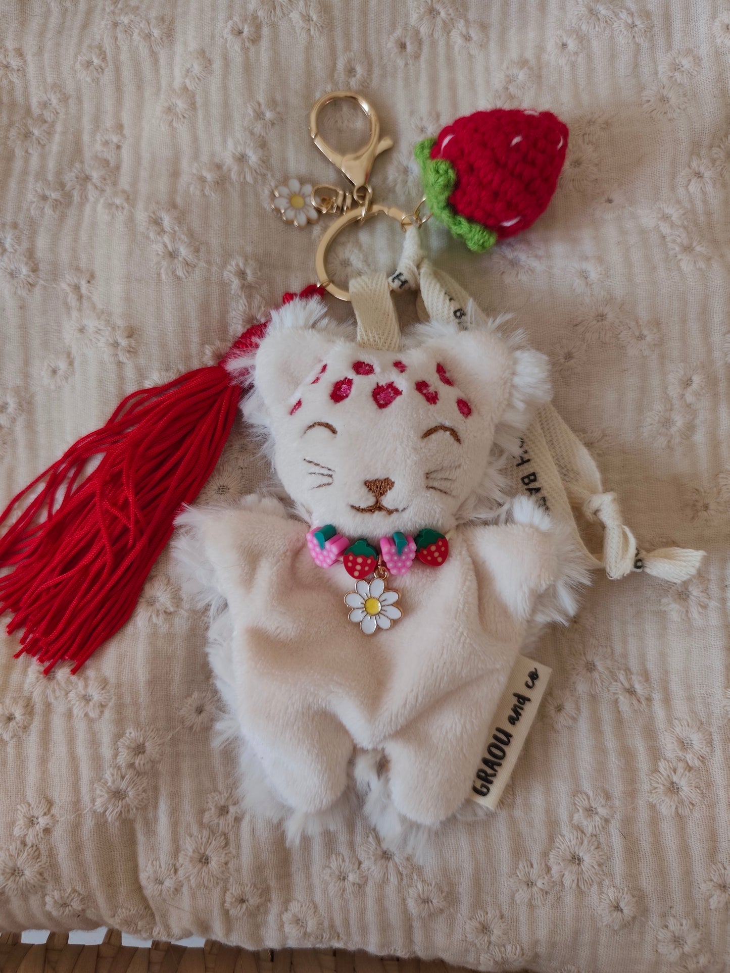 GRI-GRI porte clé léopard FRAISE