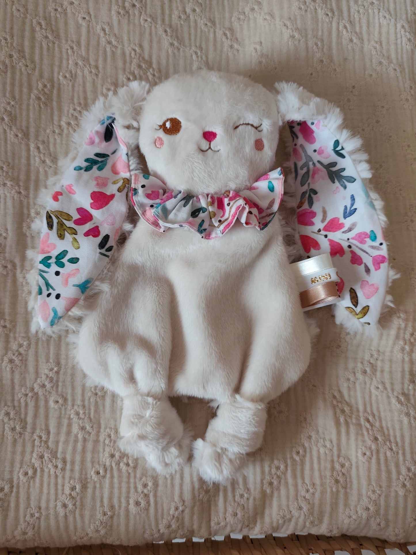 Mini doudou lapin CŒURS