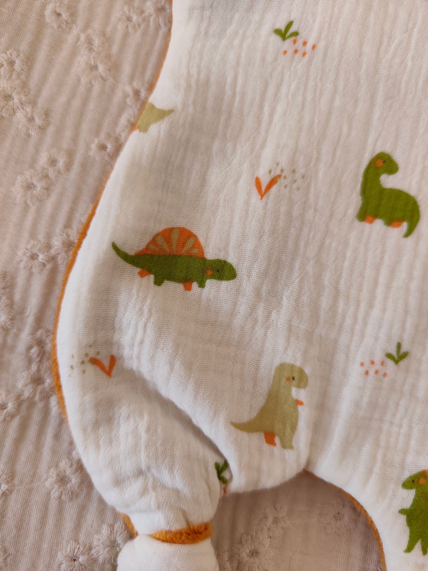 Grand doudou lapin DINOSAURE orange et vert