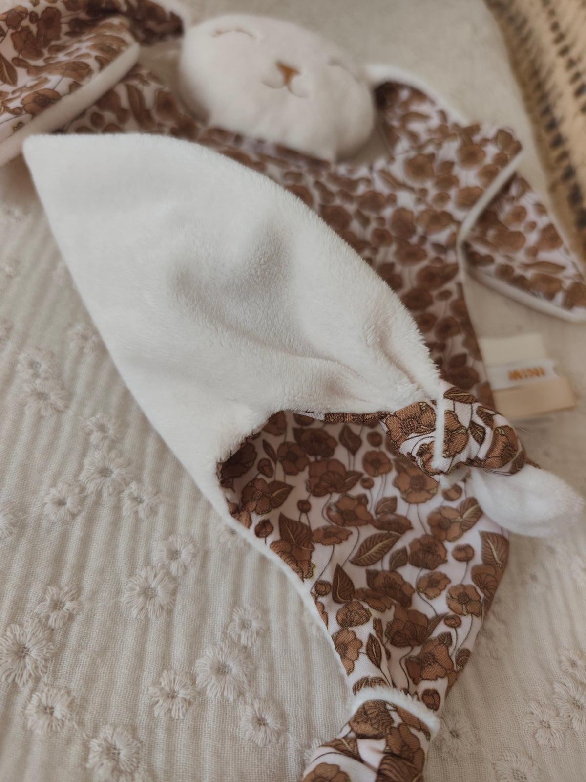 Grand doudou lapin FLEURI NOISETTE