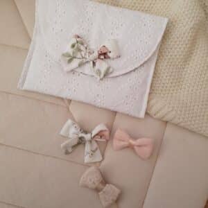 Pochette broderie anglaise OURS