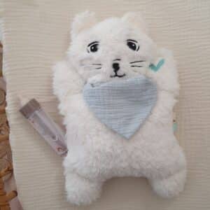 Peluche Chat blanc bleu celadon