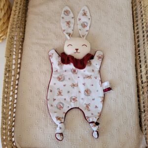 Doudou lapin KANGOUROU bordeaux