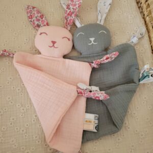 Doudou LAPIN carré lange SUR MESURE