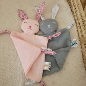 Doudou LAPIN carré lange SUR MESURE